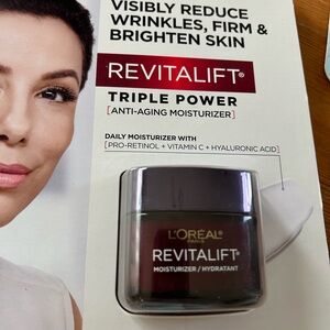L’Oréal Revitalift Triple Power
Anti-Aging Moisturizer 2.55oz /72g new sealed